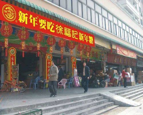 “你有多久没吃过徐福记”，昔日零食钉子户成时代眼泪了？