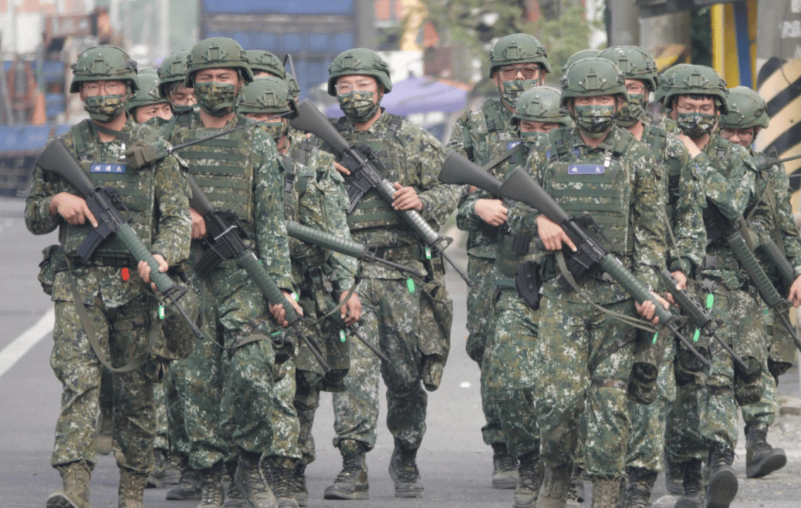 赖清德下令打“第一枪”，台军4100吨军舰爆炸！大陆准备动手了？