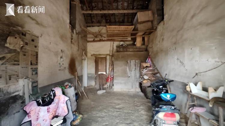 全家“吸血”！瘫痪哥哥在破旧老宅去世，弟弟冒领58万元工伤金买奔驰