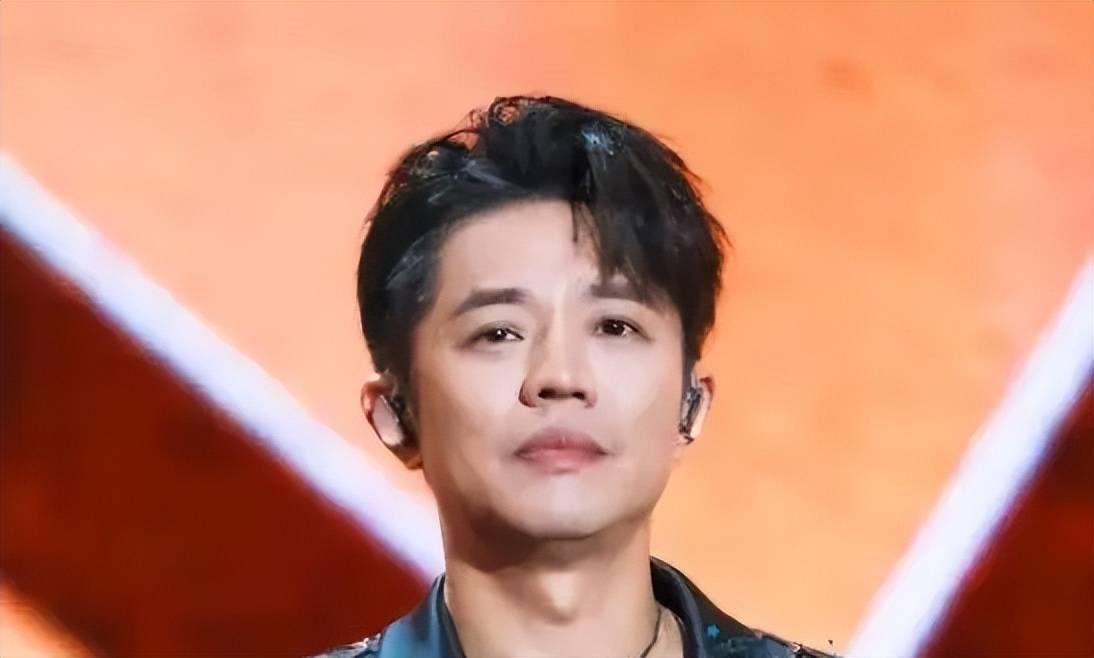 凤凰传奇道歉！演唱会因曾毅身体原因取消，此前曾毅曾陷“手表风波”