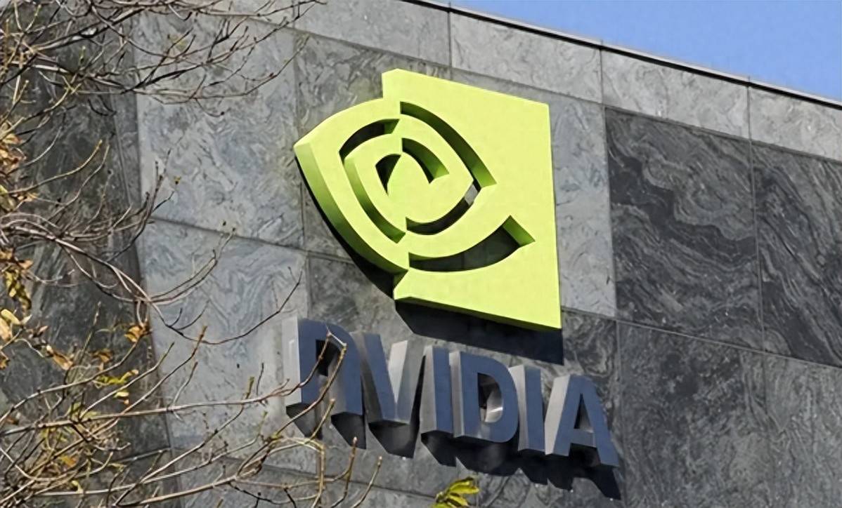 中企集体暂停采购英伟达芯片，直击美国痛点，贝森特直呼“糟糕至极”