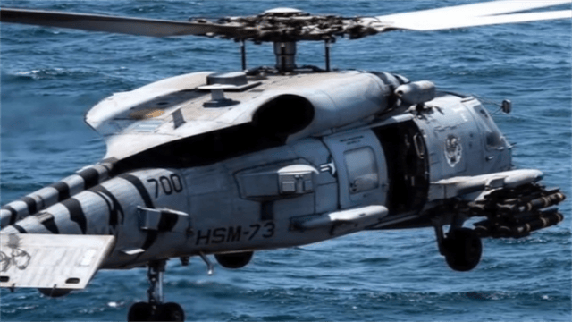 真以为南海这么好闯?美航母对华包抄,谁料1小时内2架军机坠海