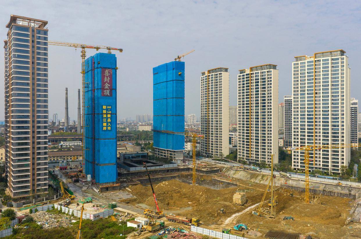 全国房价跌回2016年致居民财富缩水近40万亿,中央财办原副主任:调控思路要尽快转向,应该“支持房价上涨”!