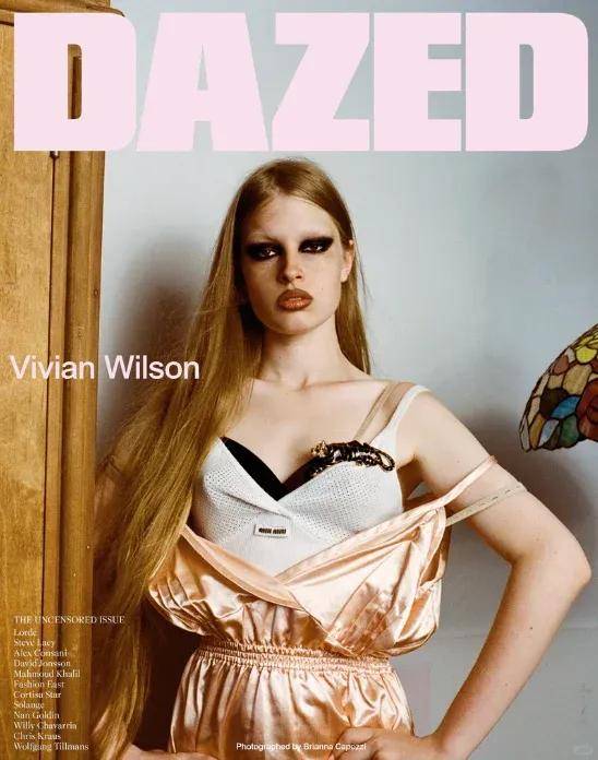 马斯克21岁女儿:改名字、换性别、与父亲决裂后,靠当模特力争经济独立