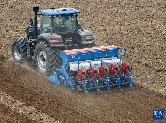 河南:科技赋能 助力秋播