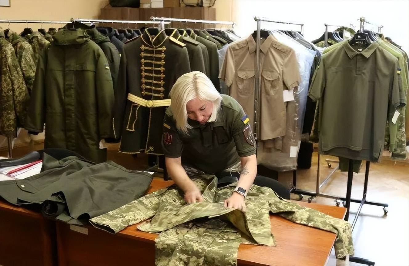 美欧对乌态度分裂!马克龙热情招待卖阵风战机,匈牙利拒援,泽连斯基内忧外患难破局?