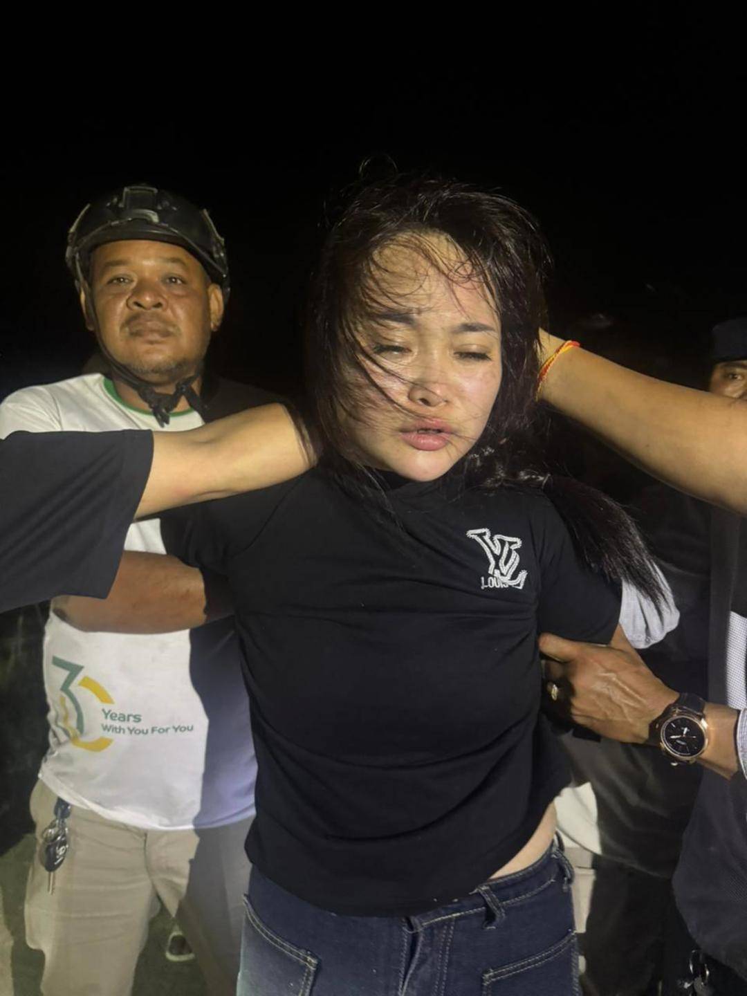 越南高颜值女子柬埔寨劫狱引关注