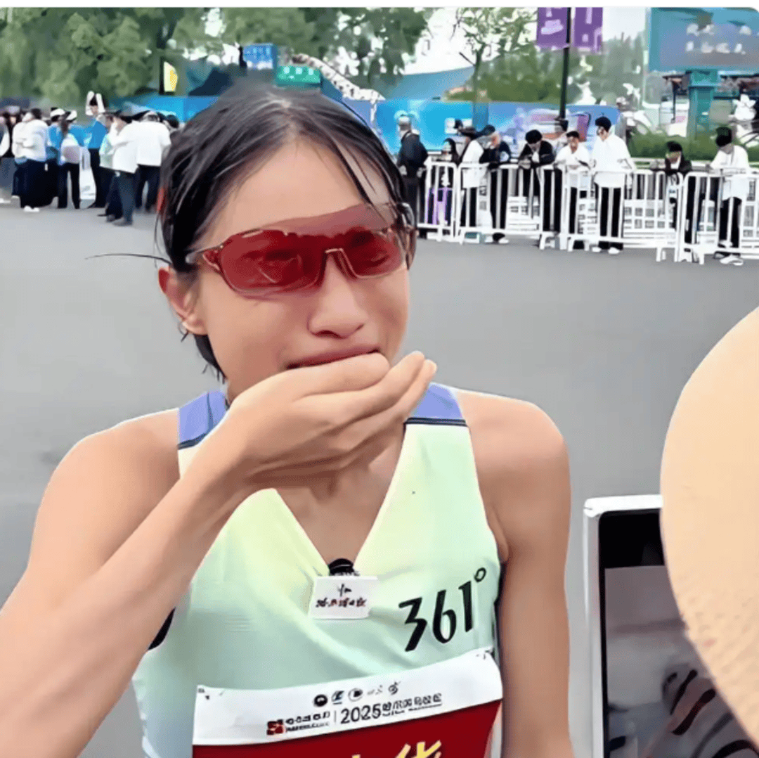医院回应“最快女护士”违规跑马被处罚：属实，警告处分6个月 取消评优