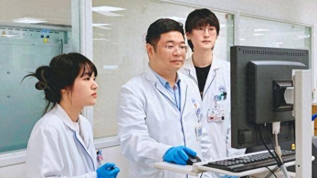 重磅发现！上海市胸科医院研究成果荣登Cell，揭示肿瘤免疫治疗新靶点